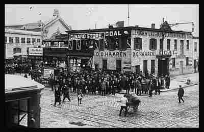 Titanic Crowd